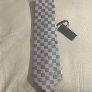 Louis Vuitton Pairs Gorgeous Men’s 100% Silk Checkered Gray Tie / Made in Italy